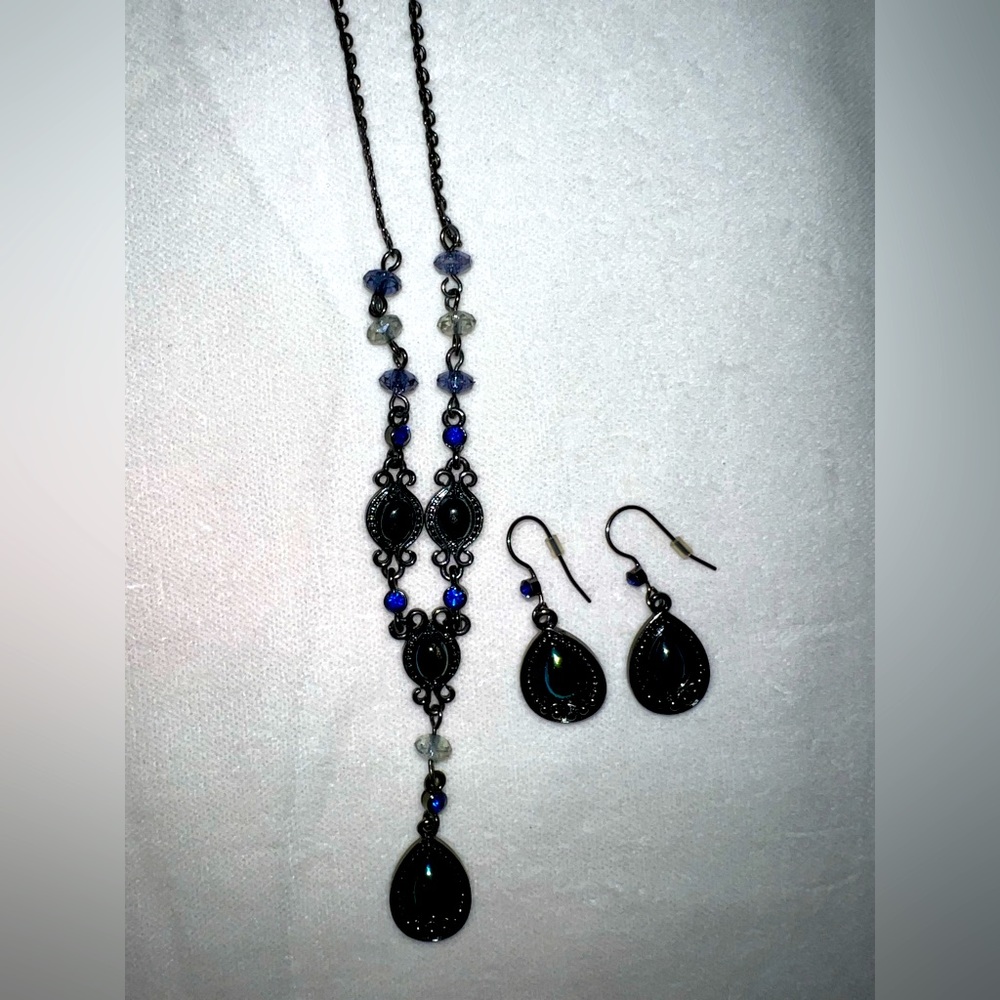 Avon Necklace & Earring Jewelry Set